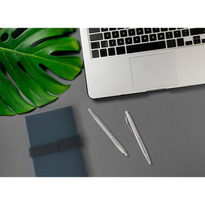 DOOLI. Stainless steel ballpoint pen (53 recycled), with shiny body